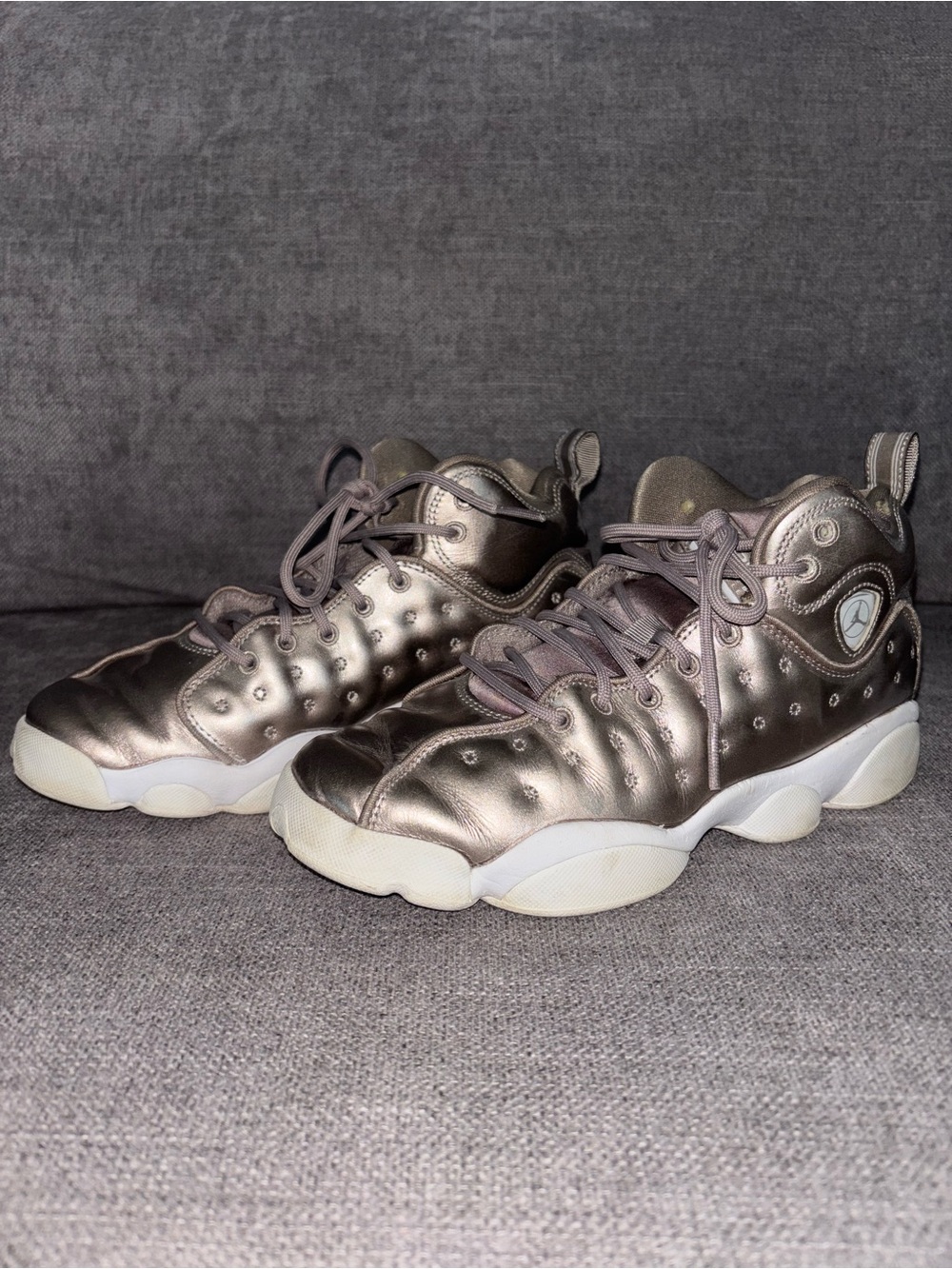 🩶Nike Jordan Jumpman Team II SE shoes in a metallic sepia stone